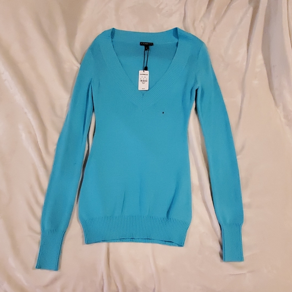 Express V-neck sweater in a turquoise/teal blue. NWT Small